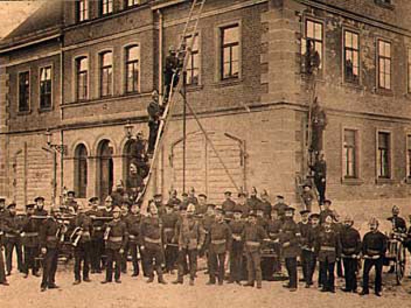 Feuerwehr im damaligen Rathausgebäude